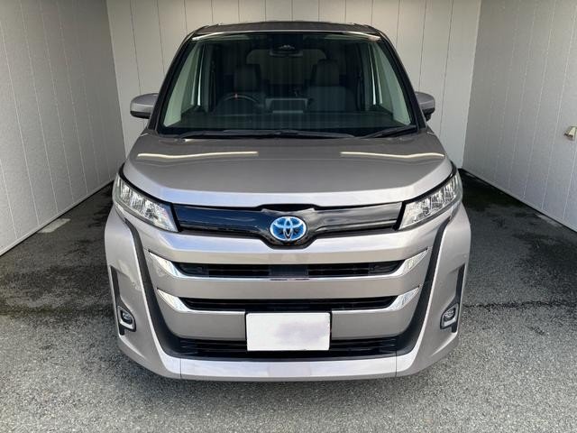 TOYOTA NOAH X HYBRID 2022